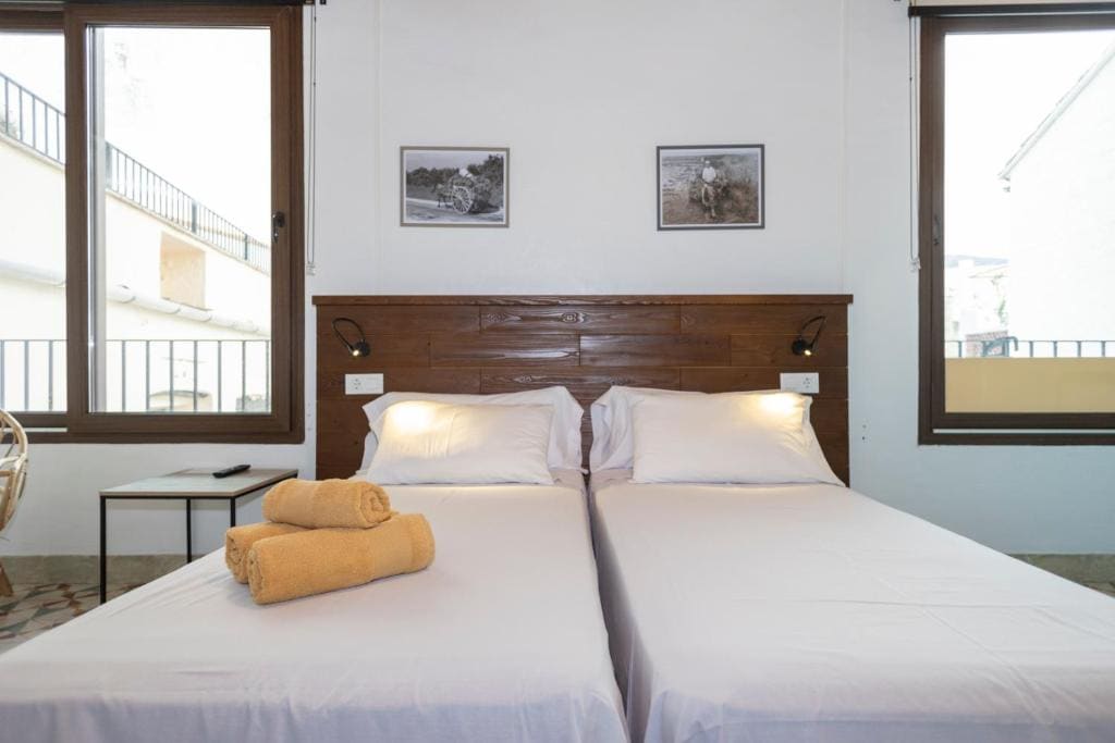 Twin Room with Balcony room - Image 1