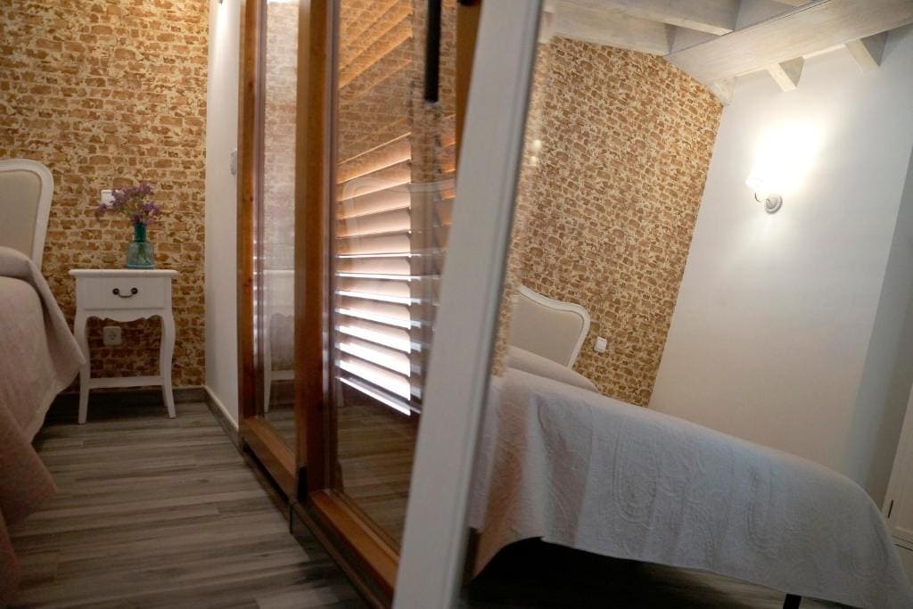 Family Studio (4 Adults) room - Image 2