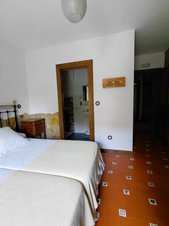 Small Twin Room room - Image 2