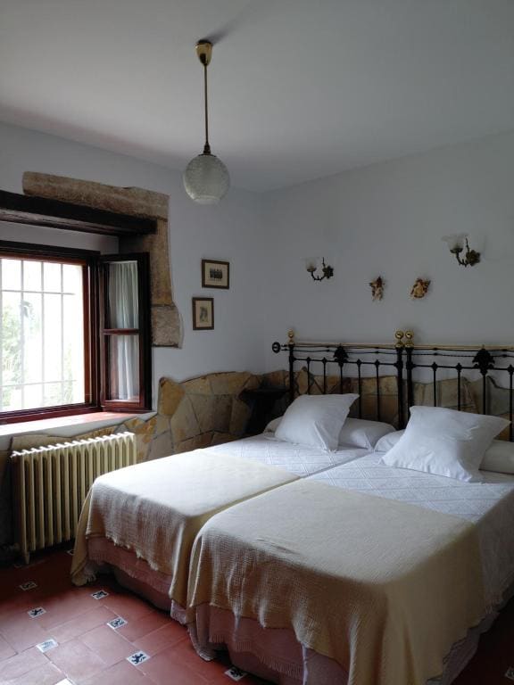 Small Twin Room room - Image 1