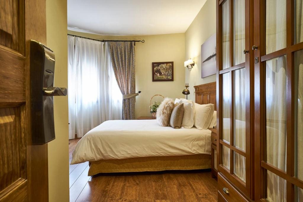 Suite with Hot Tub room - Image 1