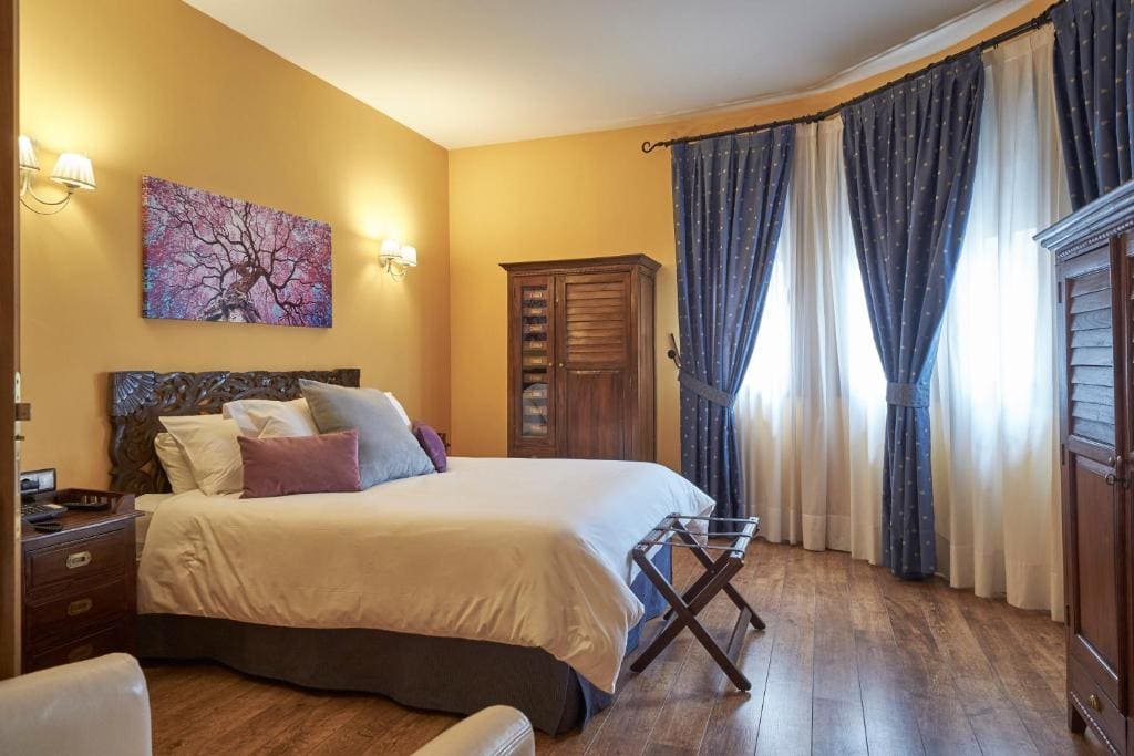 Suite with Hot Tub room - Image 2