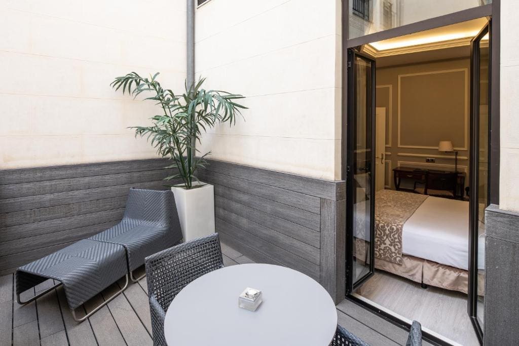 Double Room with Terrace - Smoking room - Image 3