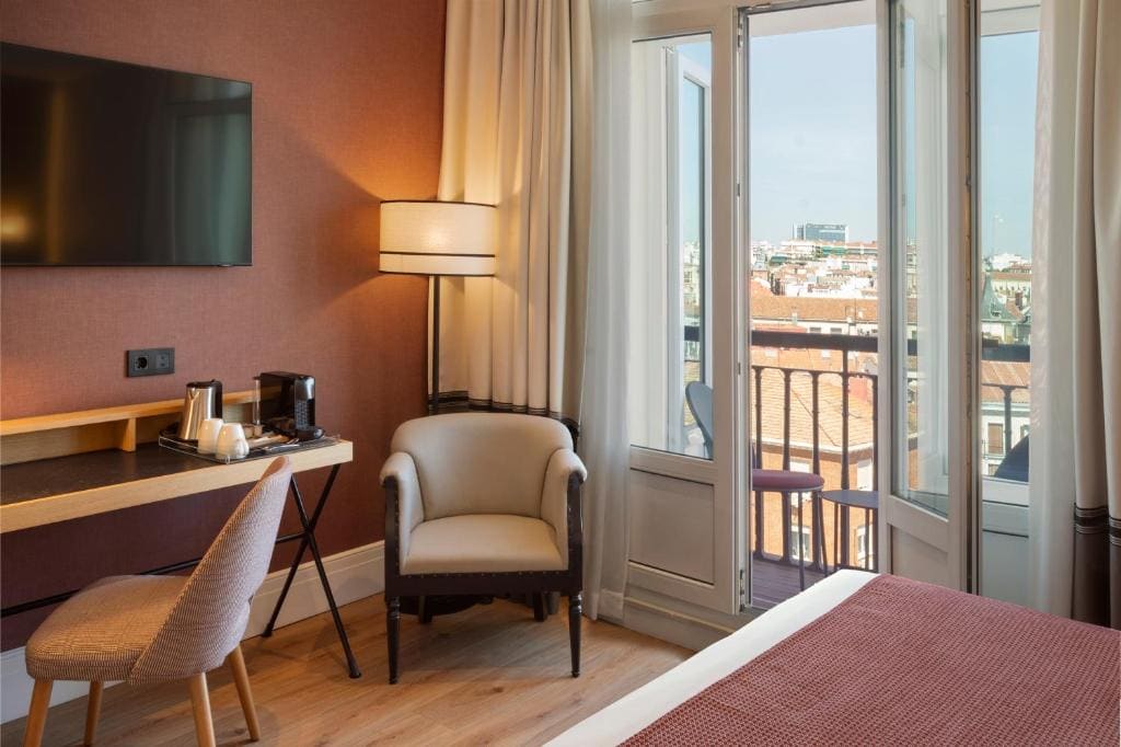 Superior Double Room with Balcony room - Image 2