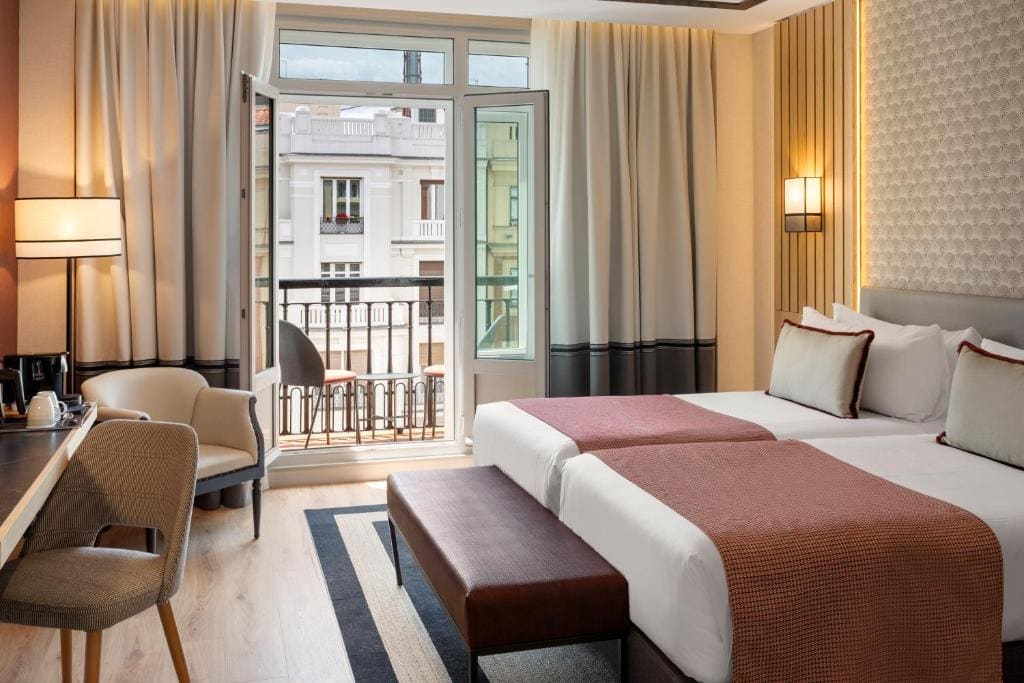 Superior Double Room with Balcony room - Image 3
