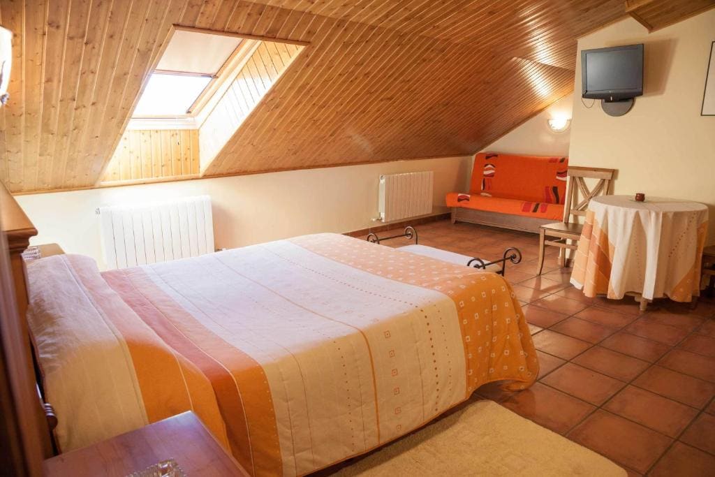 Suite with Spa Bath room - Image 2