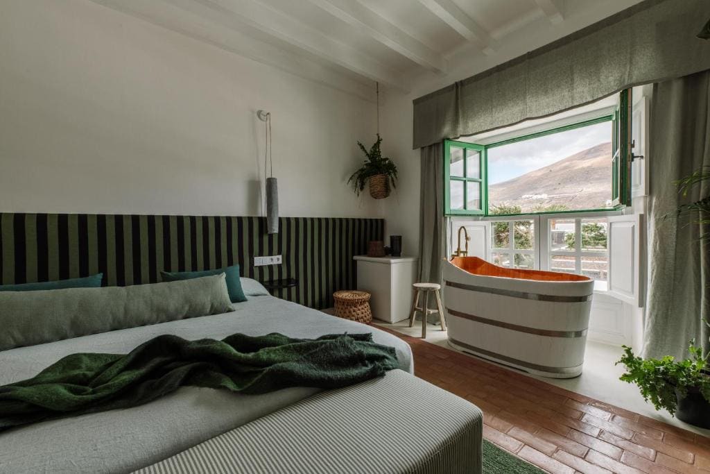 Double Room with Mountain View room - Image 2