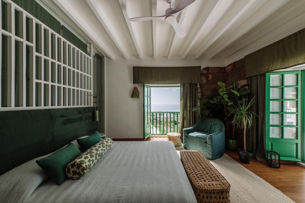 King Suite with Sea View room - Image 3