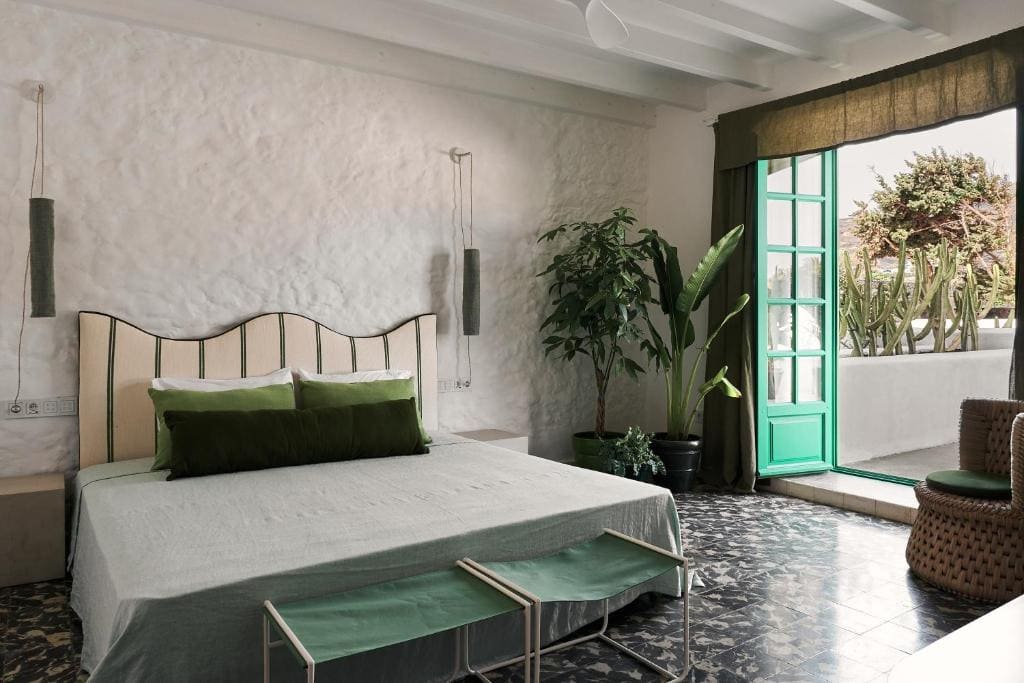 Deluxe Double Room with Balcony room - Image 2