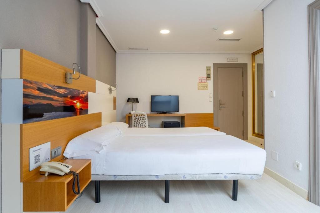 Budget Double Room room - Image 2