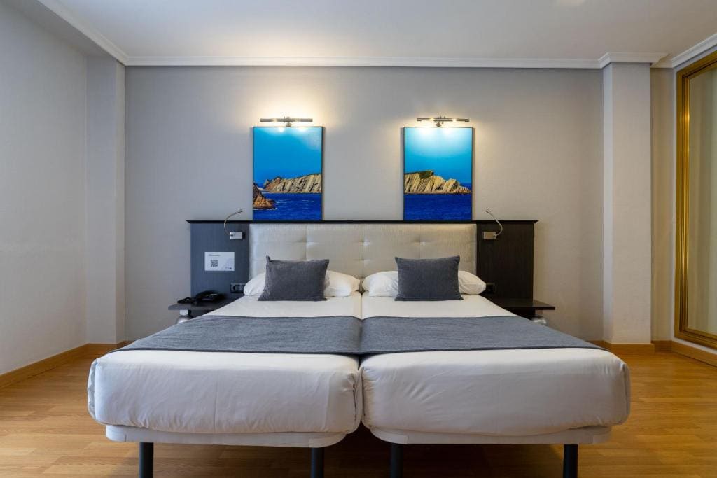 Standard Twin Room room - Image 1