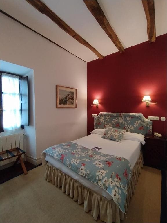 Single Room with Bath room - Image 1