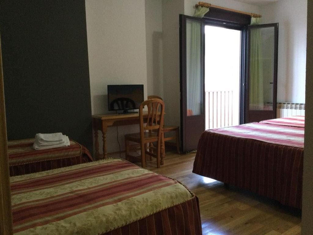 Classic Quadruple Room room - Image 2