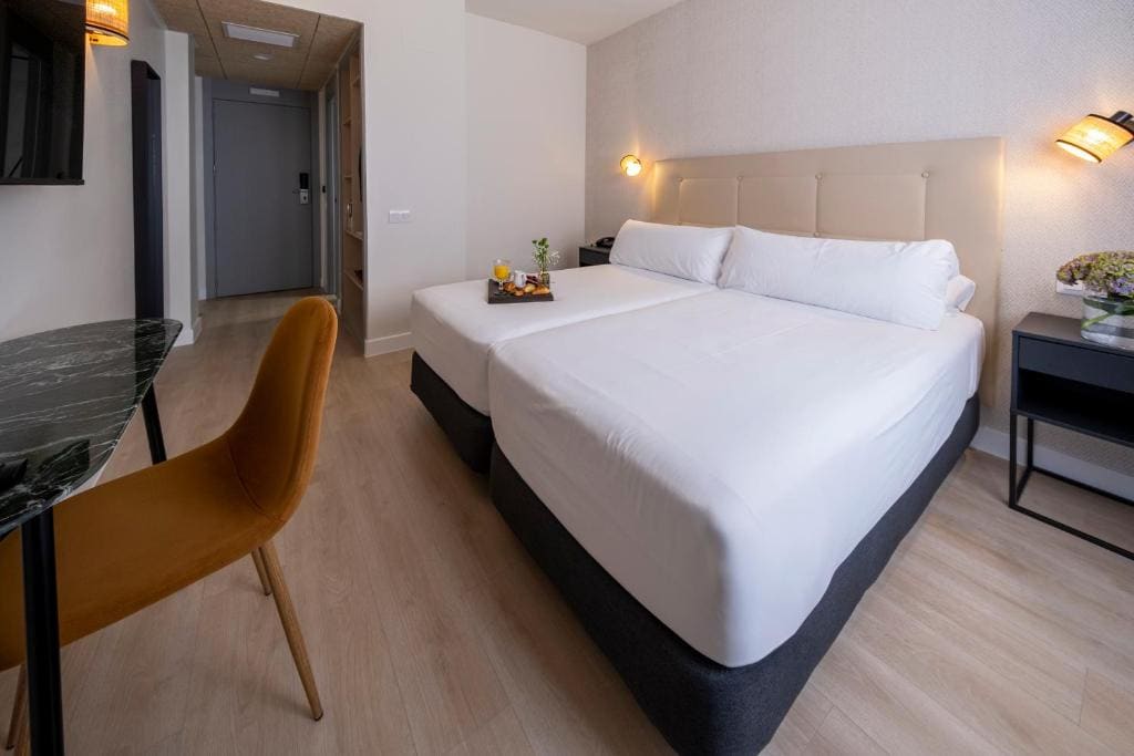 Deluxe Double or Twin Room room - Image 2