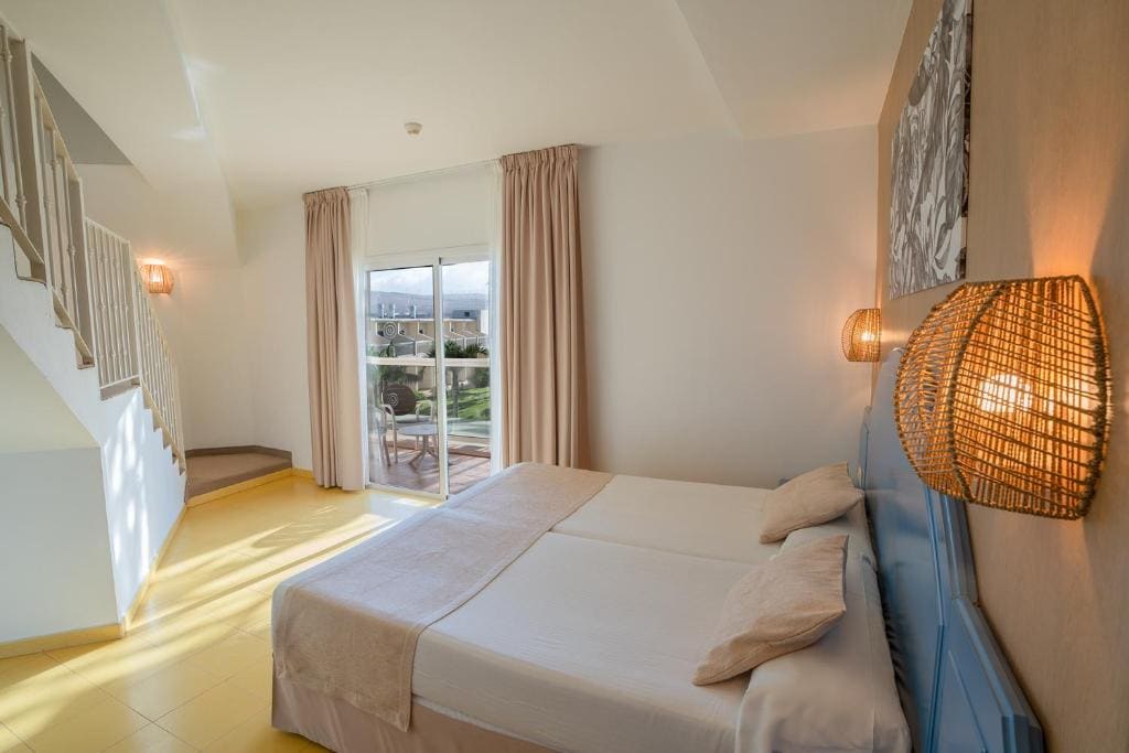 Superior Family Room room - Image 2