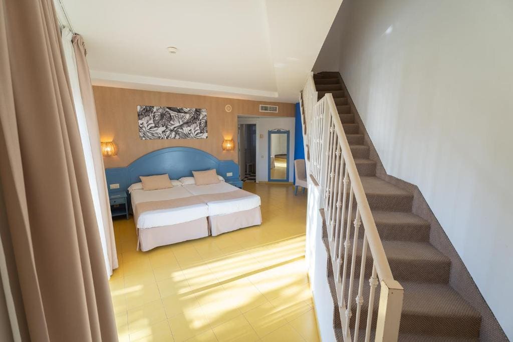 Superior Family Room room - Image 3