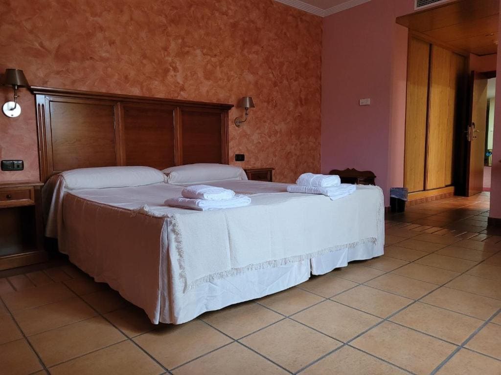 Double or Twin Room room - Image 3
