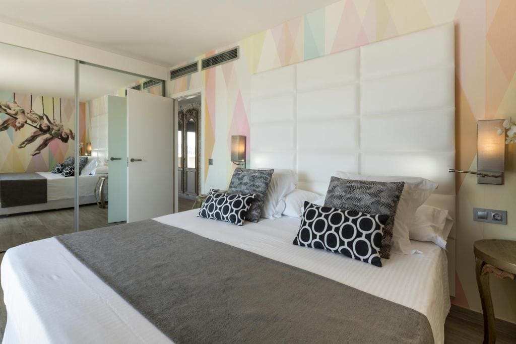Superior Suite with Sea View room - Image 3