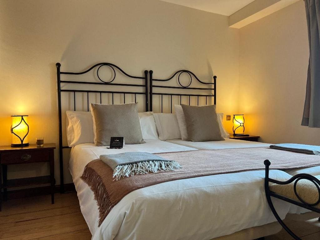 Double or Twin Room with Mountain View room - Image 1