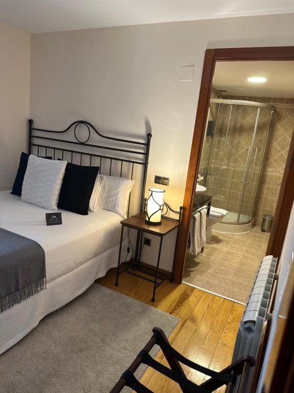 Small Double Room room - Image 3