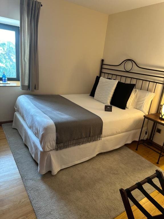 Small Double Room room - Image 2