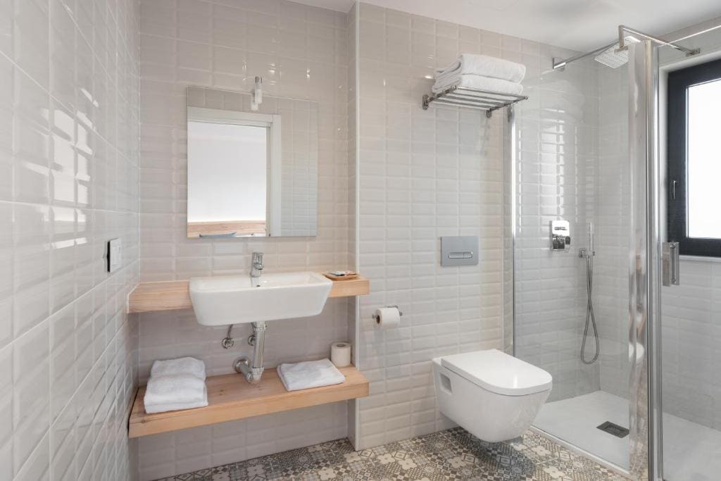 Superior Double or Twin Room with Sea View room - Image 3