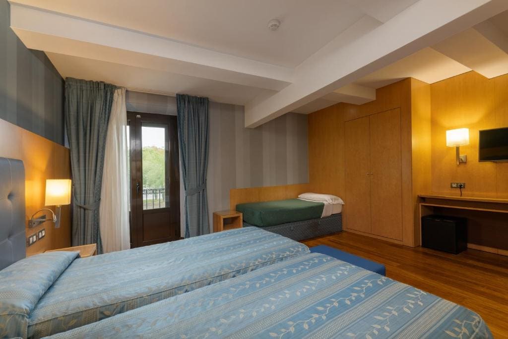 Double Room with Extra Bed and Balcony room - Image 3