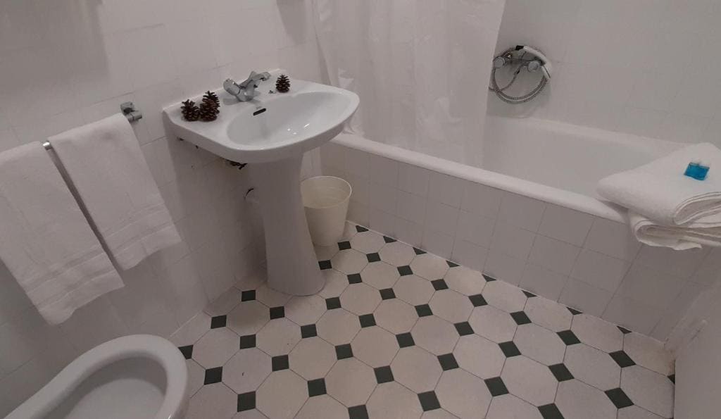 Standard Twin Room with Mountain View room - Image 2