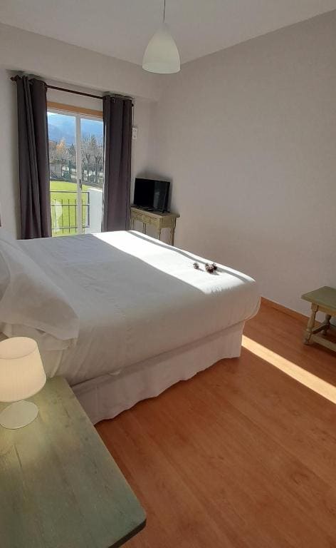 Single Room with Private Bathroom room - Image 1