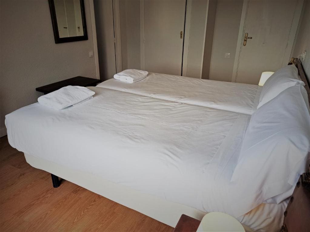 Standard Twin Room with Mountain View room - Image 1
