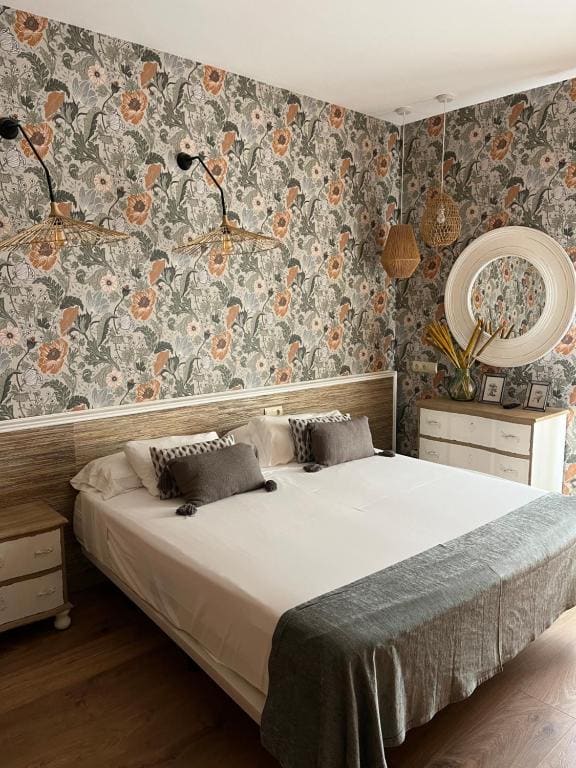 Superior Triple Room room - Image 2
