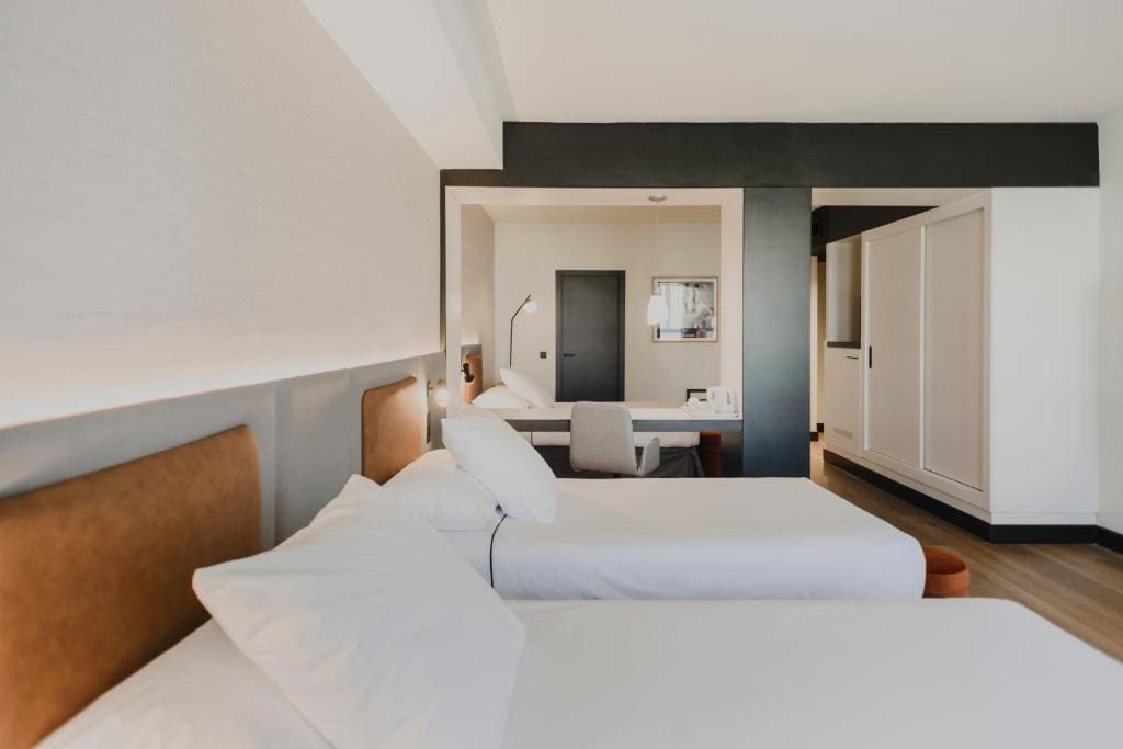 Triple Room (2 Adults + 1 Child) room - Image 1