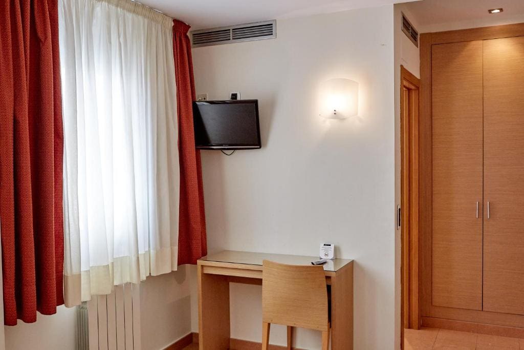 Family Room (2 Adults + 2 Children) room - Image 1