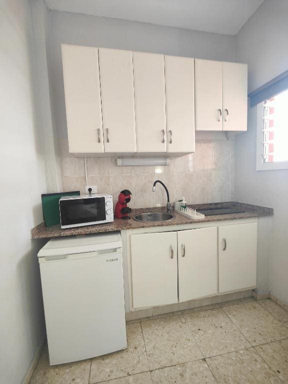 Studio Apartment room - Image 3