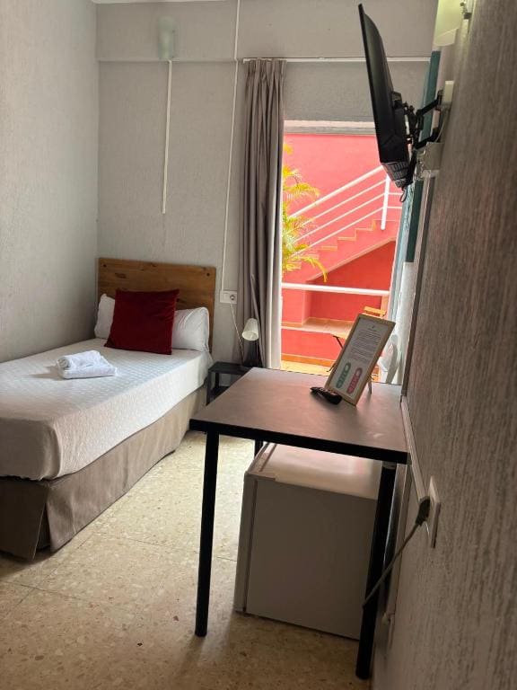 Single Room with Terrace room - Image 2