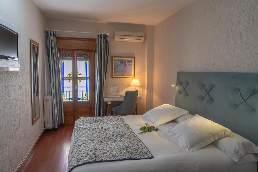 Economy Double Room with Patio View room - Image 3
