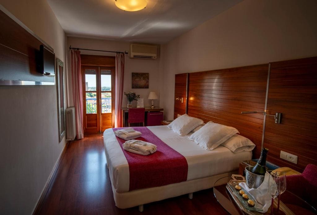Double Room with Valley View and Spa Access room - Image 2