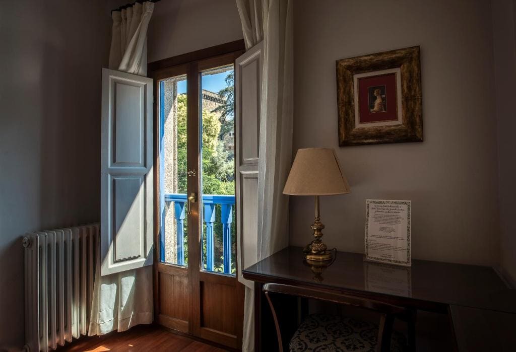 Double Room with City & Castle View room - Image 3
