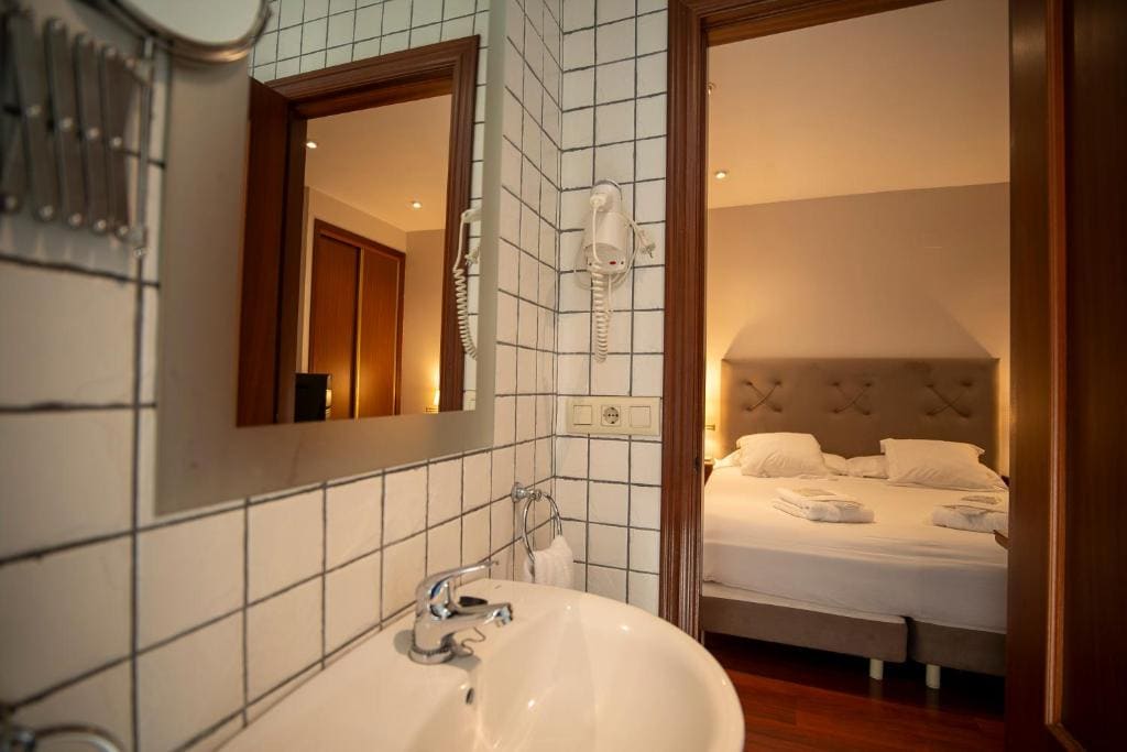 Double Room with Castle and Mountain View and Spa Access room - Image 1