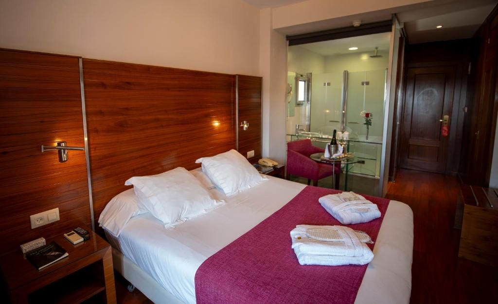 Double Room with Valley View and Spa Access room - Image 3