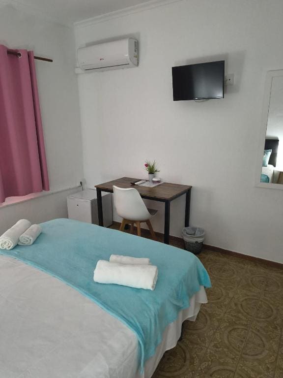 Double Room with Private Bathroom room - Image 1