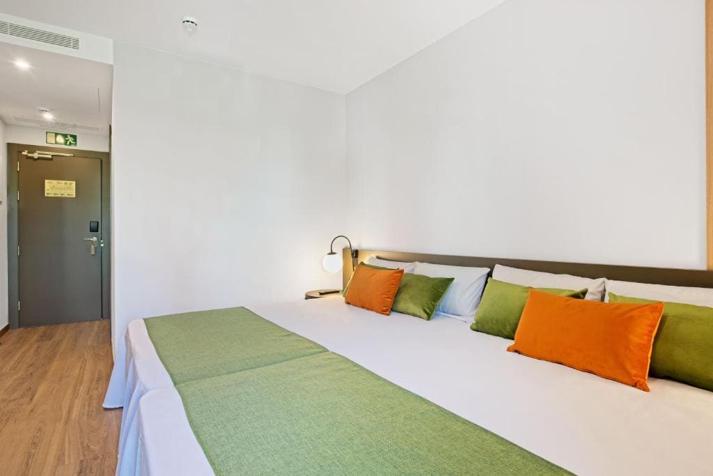 Standard Triple Room room - Image 2