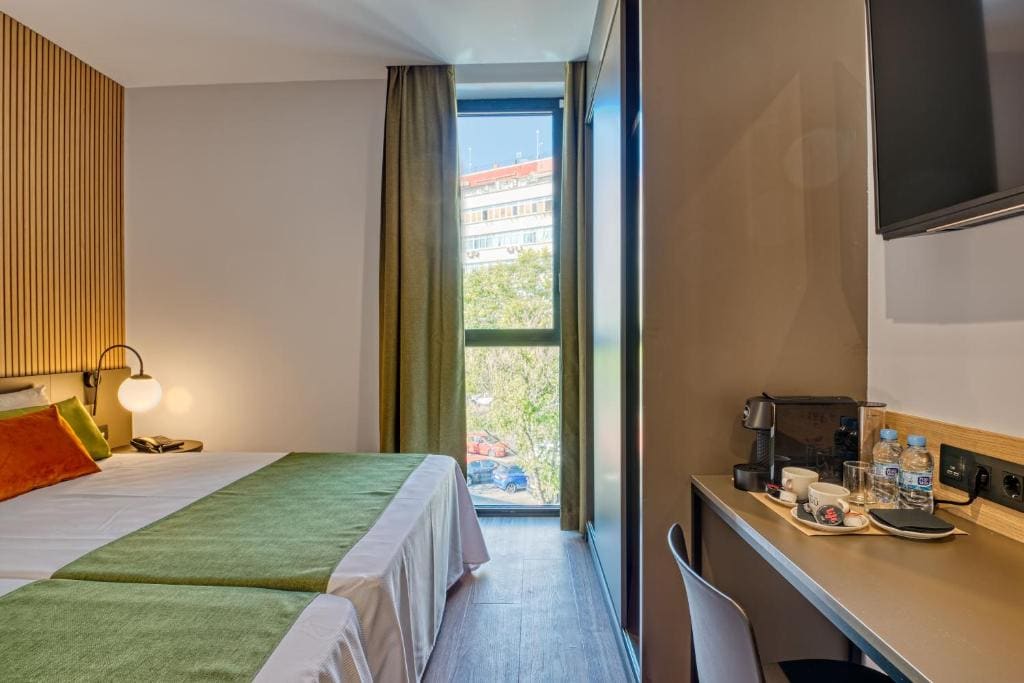 Standard Triple Room room - Image 1