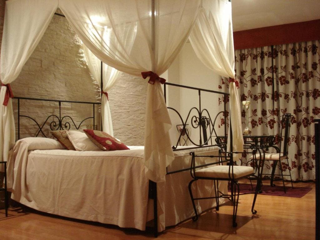 Suite with Spa Bath room - Image 2