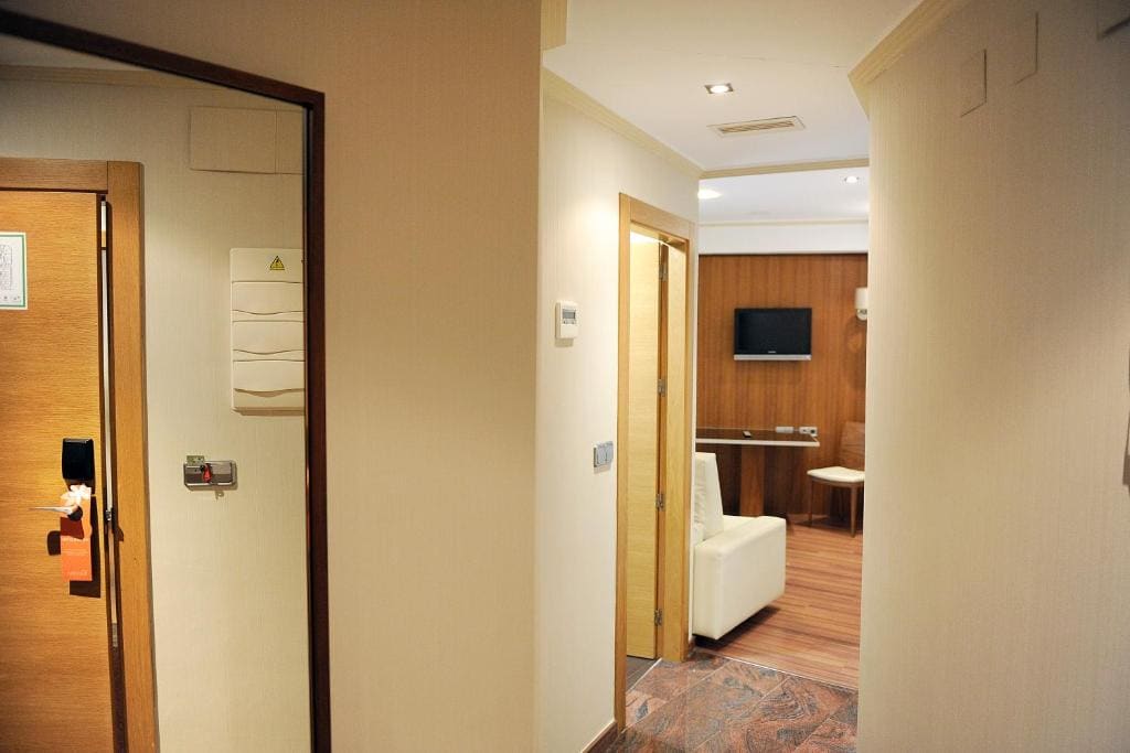 Superior Family Room room - Image 2