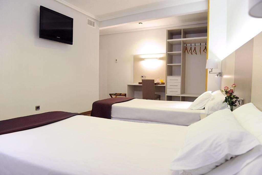 Classic Triple Room room - Image 3