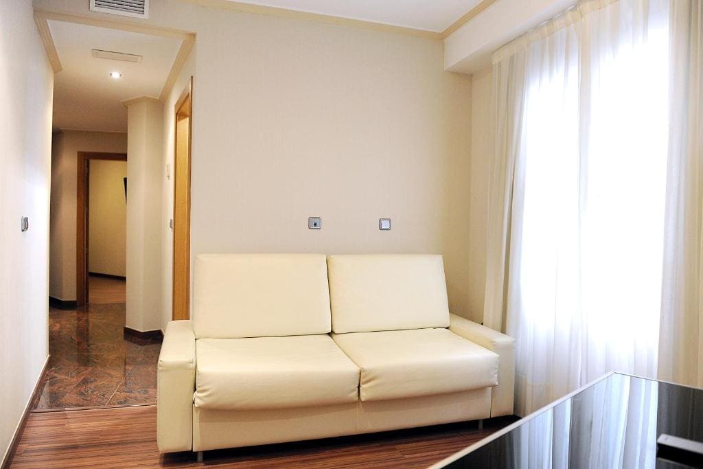 Superior Family Room room - Image 1