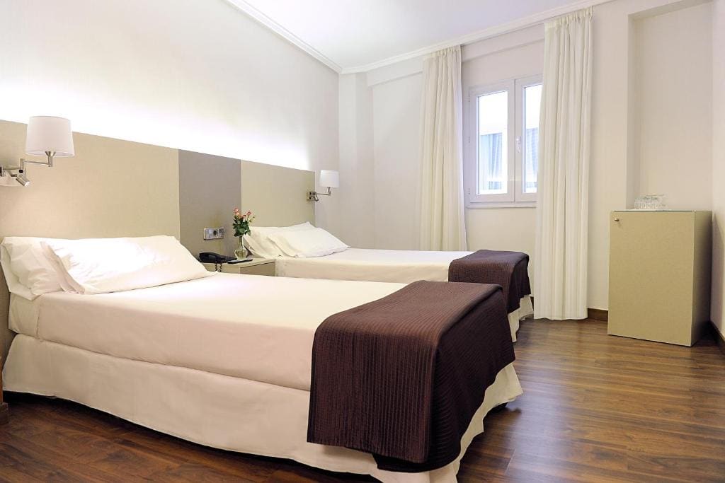 Classic Triple Room room - Image 2