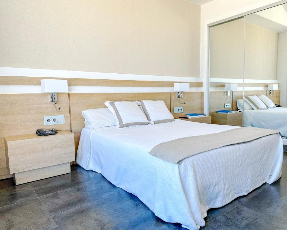 Junior Suite with Sea Views room - Image 2