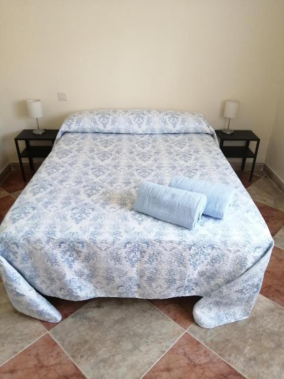 Five-Bedroom House room - Image 2